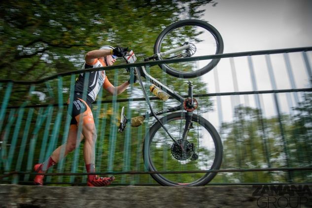 JESIENIĄ DORZUĆ DO OGNIA, CZYLI PIASECZNO CISOWIANKA MAZOVIA MTB MARATHON