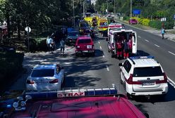 Wypadek w Warszawie. Auto uderzyło w przystanek, zmarła kolejna osoba