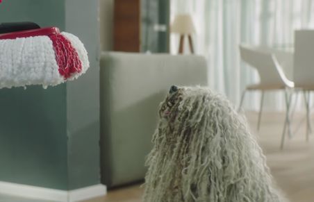 Vildea reklamuje w telewizji mopa obrotowego Turbo