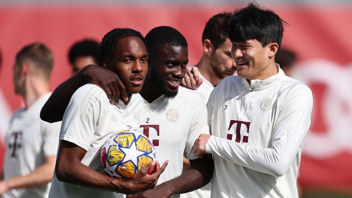 PAP/EPA / Anna Szilagyi / Piłkarze Bayernu Monachium przed meczem z Realem Madryt w półfinale Ligi Mistrzów