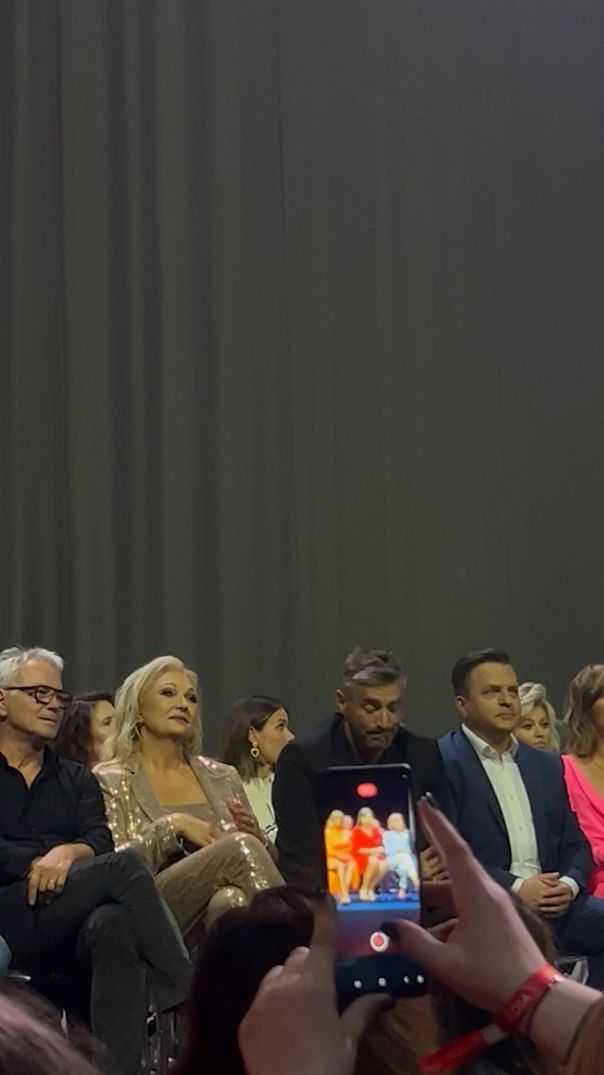 Maciej Dowbor stroi miny podczas przemówienia Elżbiety Romanowskiej