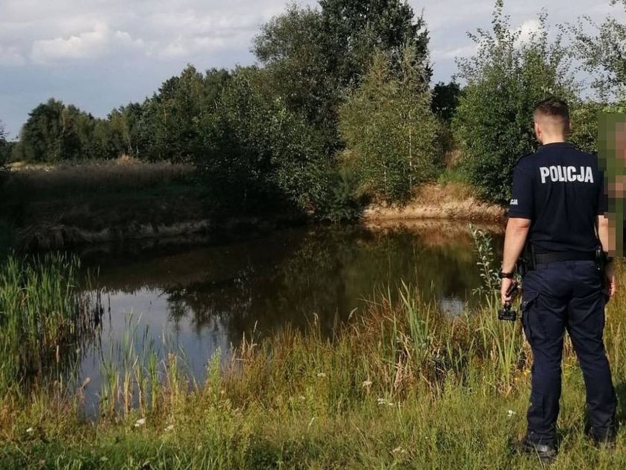 Trzylatek wpadł do przydomowej sadzawki na terenie gminy Dębowa Kłoda