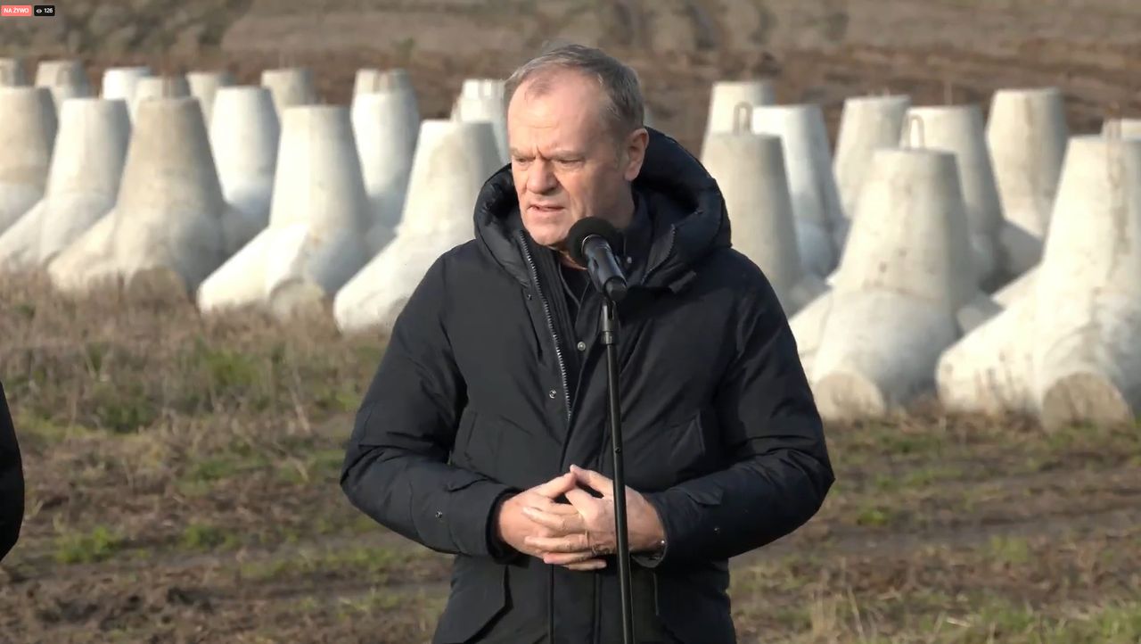 Tusk przy granicy polsko-rosyjskiej. "To inwestycja w pokój"