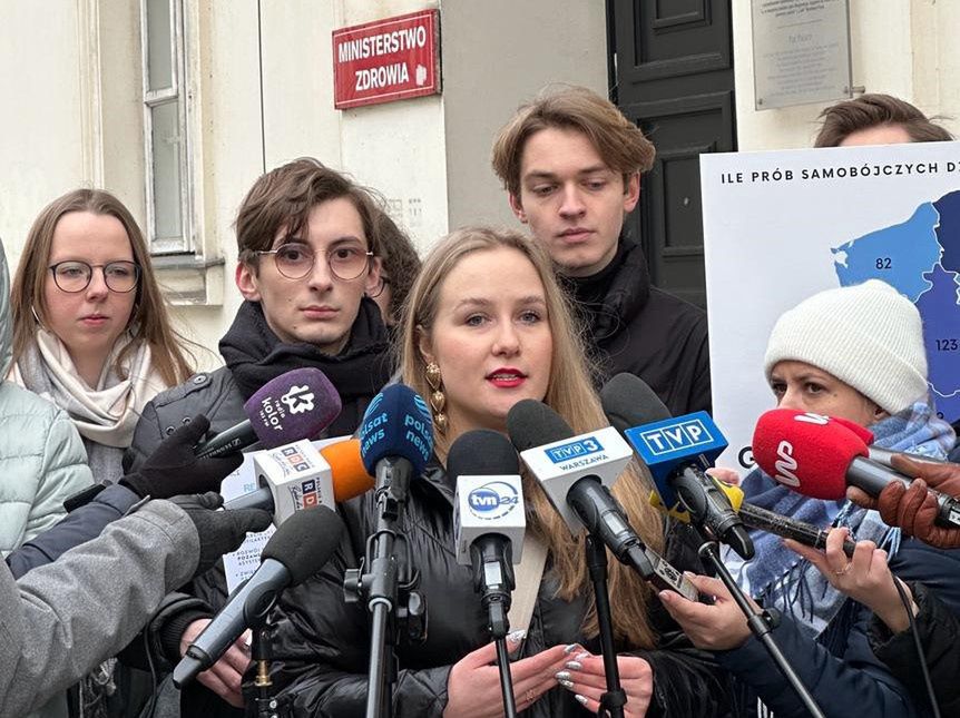 Paulina Filipowicz speaking at the media briefing