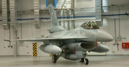 Samoloty F-16 będą serwisować w Bydgoszczy. Za 16 mln zł