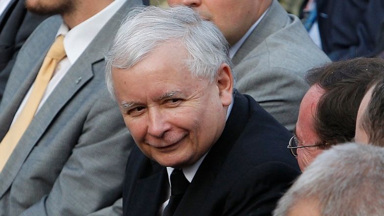 Jarosław Kaczyński uspokaja Polki po orzeczeniu TK: "Każdy ŚREDNIO ROZGARNIĘTY człowiek może sobie załatwić aborcję za granicą"