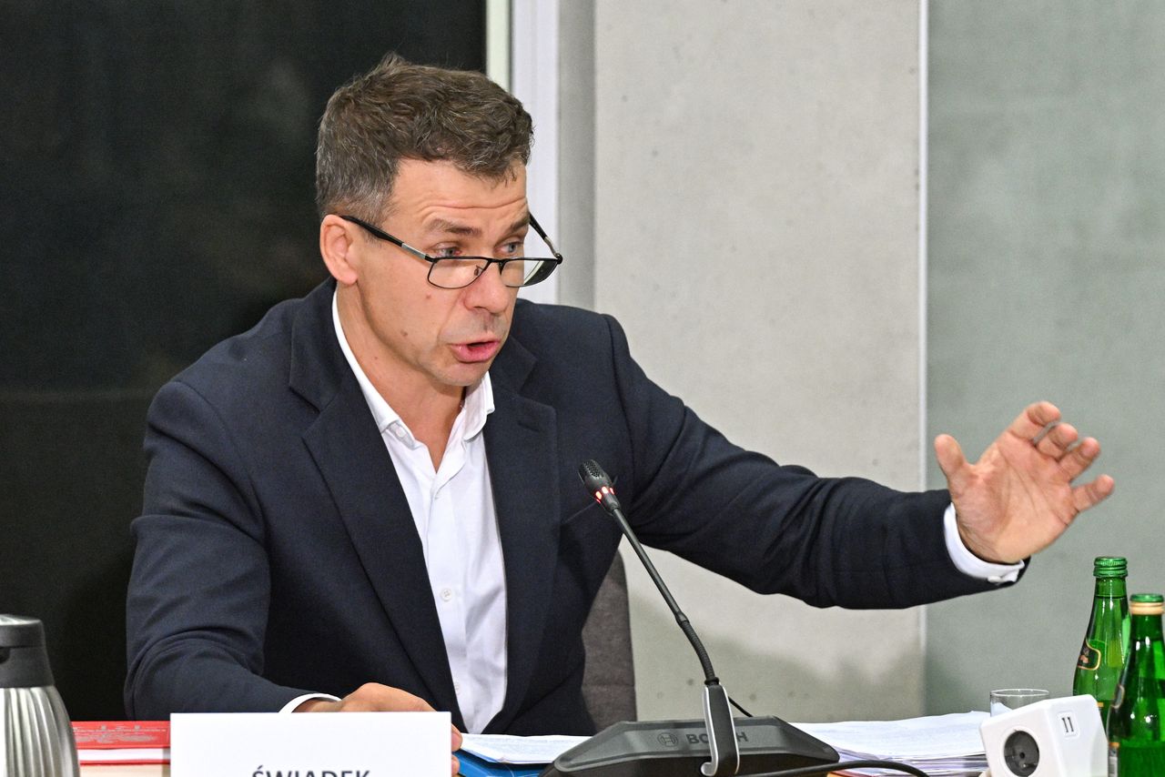 Były szef CBA doprowadzony przed komisję. Tłumaczył, dlaczego Pegasus nie miał akredytacji