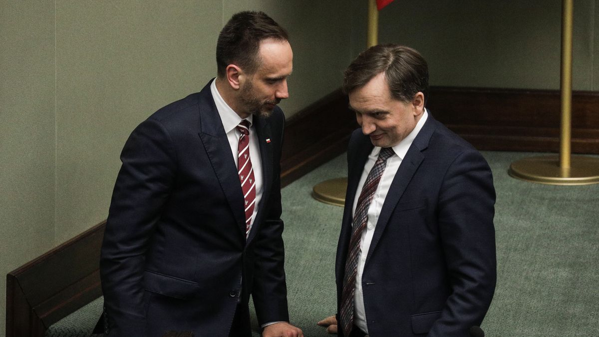 Warszawa 12.05.2022. 54. Posiedzenie Sejmu IX kadencji. Glosowania. N/z Janusz Kowalski, Zbigniew Ziobro.