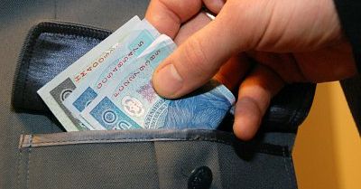 Nietrzeźwy kierowca próbował wręczyć łapówkę ostrowieckiej drogówce