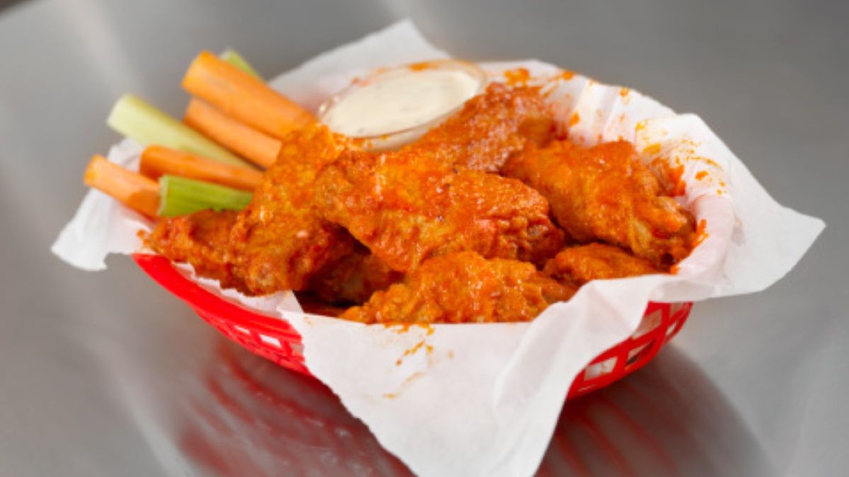 Kłótnia między ojcem a synem wybuchła z powodu złego zamówienia ze skrzydełkami kurczaka 