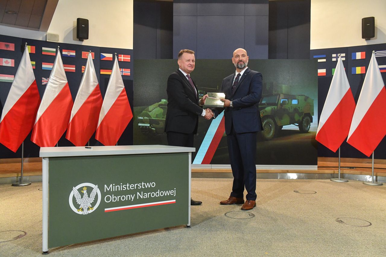 MON podpisał umowę na nowe pojazdy dla Wojska Polskiego