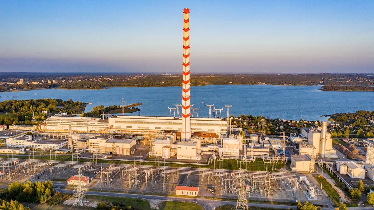 Na zdjęciu litewska elektrownia Elektrėnai, jedna z siłowni, które zasilają sieć na Litwie (zdjęcie ilustracyjne)
