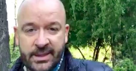 Wrocław. Sutryk gawędzi z makakami o gospodarce. Pocztówka z zoo