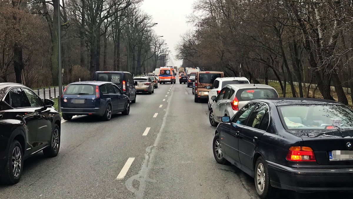 Korytarz życia może uratować ofiarę wypadku. Pamiętajmy o nim i niech jego tworzenie wejdzie nam w krew.