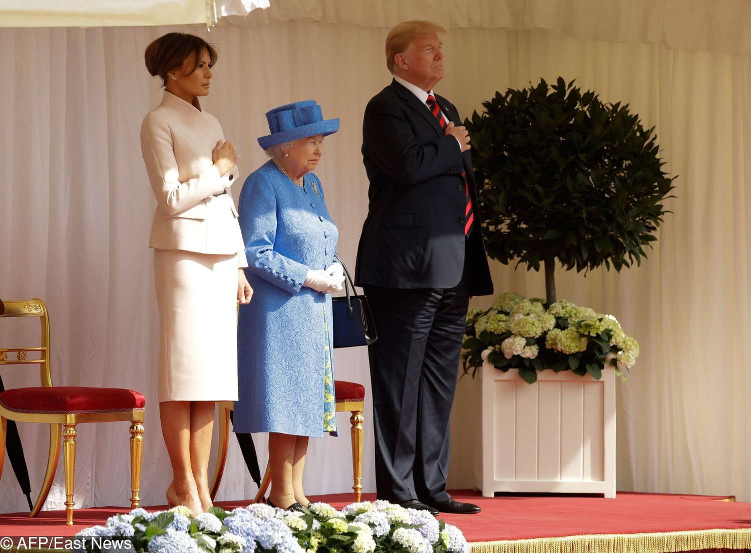 Melania Trump i Donald Trump na spotkaniu z królową Elżbietą II