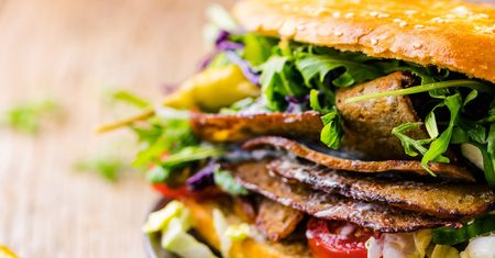 Skontrolowali ukochany fast food Polaków. Wyniki cię przerażą