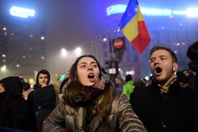 Rumunia: prezydent krytykuje rząd, ale nie chce jego dymisji