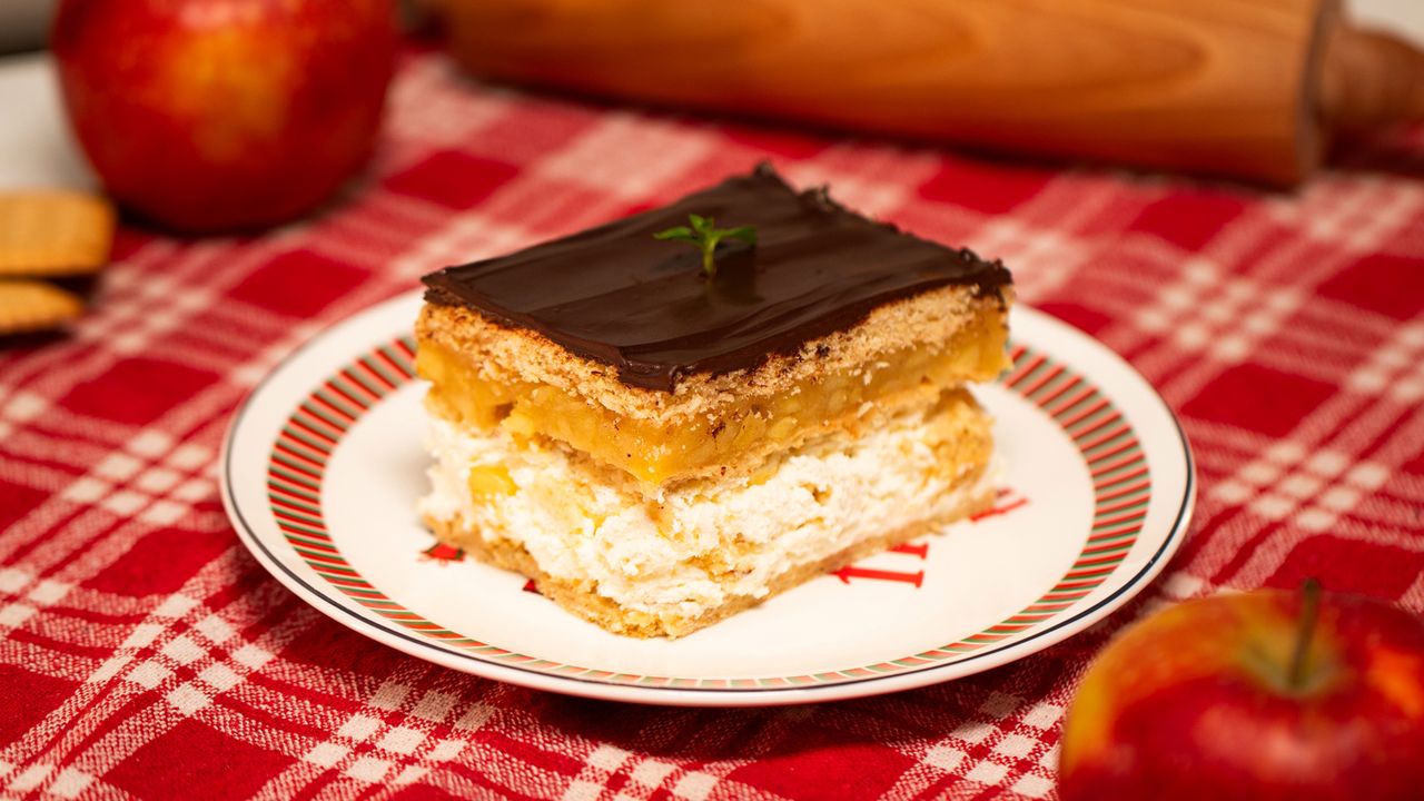 Ciasto Brazylianka z jabłkami szybko wygryzie inne desery. Poradzi sobie nawet początkujący cukiernik