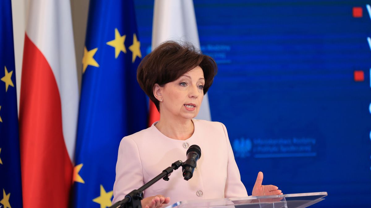 Warszawa, 16.06.2023. Minister rodziny i polityki społecznej Marlena Maląg podczas briefingu prasowego w siedzibie MRiPS w Warszawie, 16 bm. Spotkanie dotyczyło m.in. nowelizacji ustawy o emeryturach pomostowych. (amb) PAP/Szymon Pulcyn