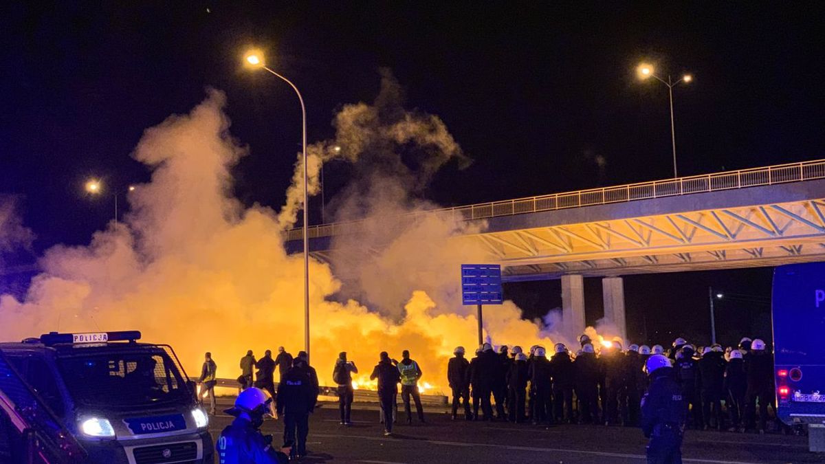 Zdjęcie okładkowe artykułu: WP SportoweFakty / Łukasz Kuczera / Na zdjęciu: interwencja policji przed meczem Śląsk - Zagłębie
