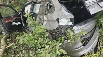 Łaziska Górne: Wypadek na "wiślance". BMW dachowało, uderzyło w drzewo