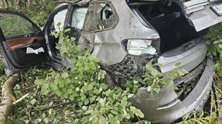 Łaziska Górne: Wypadek na "wiślance". BMW dachowało, uderzyło w drzewo