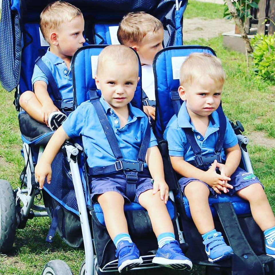 Wózek z dziećmi ważył ponad 80 kg