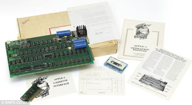 Prehistoryczny Apple 1 sprzedany 2