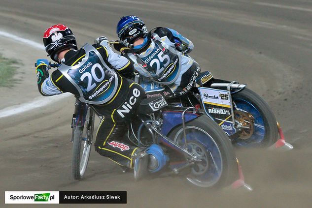 Tomasz Gollob w pogoni za Peterem Kildemandem podczas SEC w Częstochowie