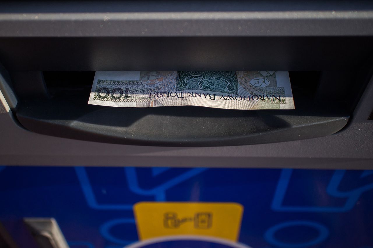 Śląskie. Sprawcy napadali na placówki bankowe i pocztowe oraz dokonali kradzieży bankomatów.