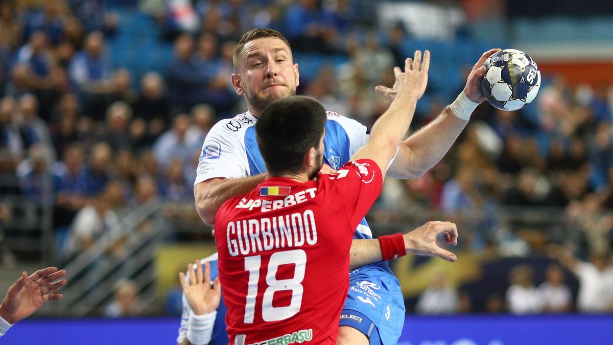 PAP / Szymon Łabiński / Na zdjęciu: Piłkarze ręczni podczas meczu Orlen Wisła Płock - Dinamo Bukareszt.