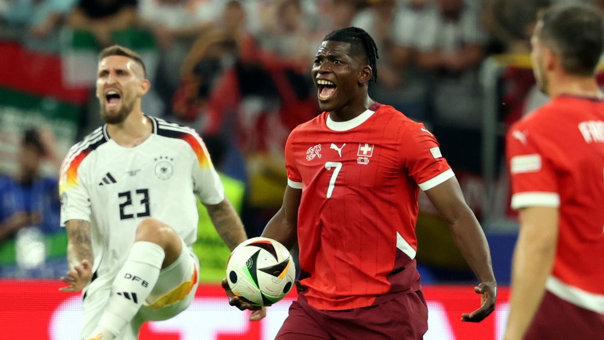 PAP/EPA / FRIEDEMANN VOGEL / Na zdjęciu: reprezentanci Szwajcarii i Niemiec