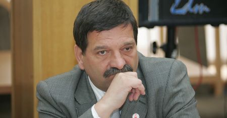 Rząd chce obniżyć wynagrodzenia?