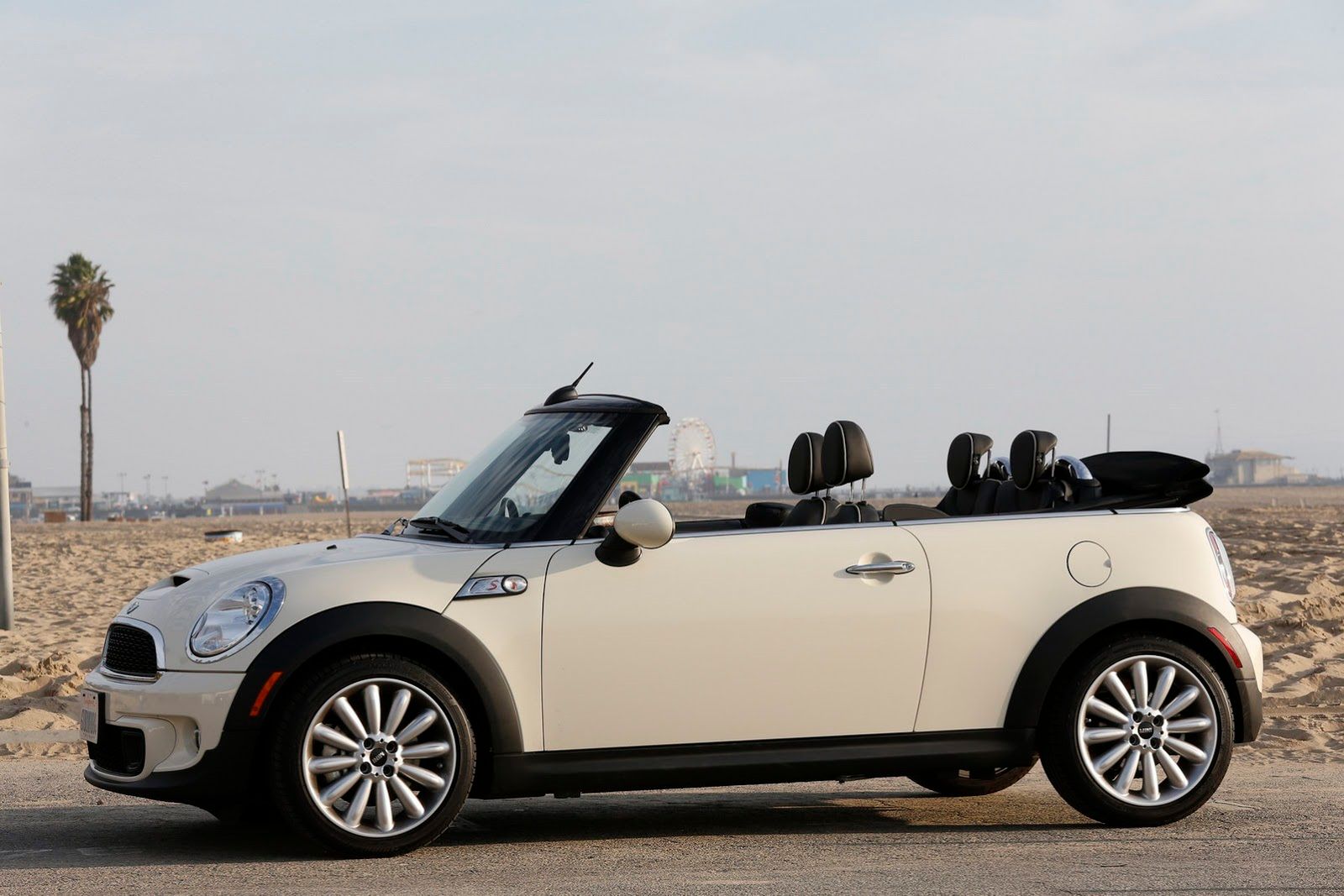 Galeria Mini jako celebracja sprzedaży półmilionowego egzemplarza w USA 64