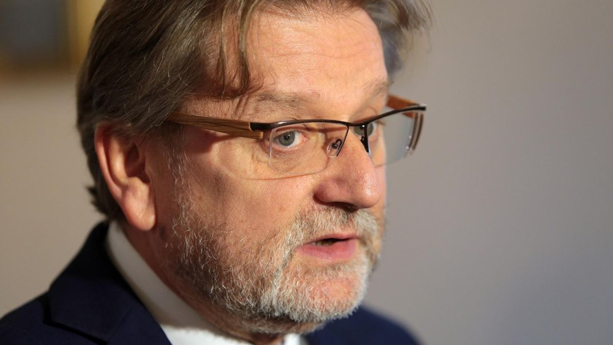 W przeszłości Jarosław Pinkas był wiceministrem zdrowia i prezesem PCK