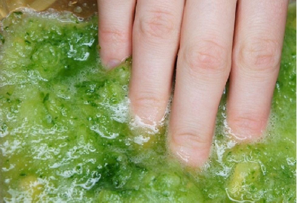 Jak uratować paznokcie po hybrydzie? Pomoże domowa maseczka