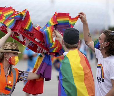 Rodziny jednopłciowe. Węgierski rząd ukarał dystrybutora książki