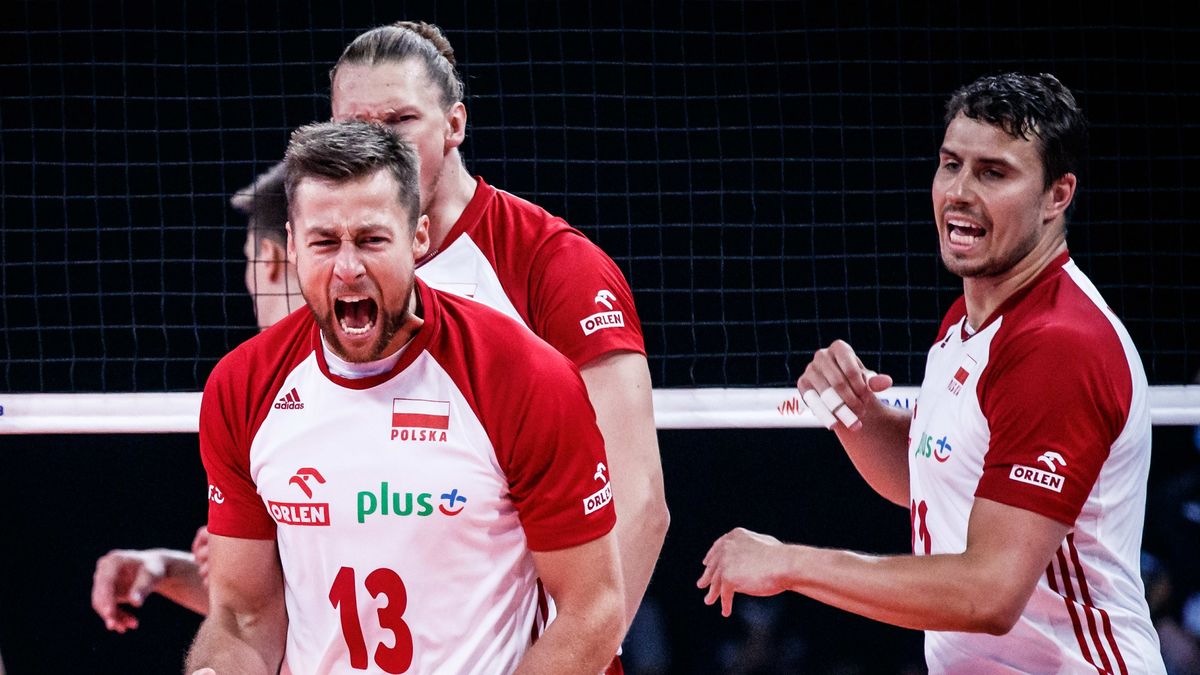 Materiały prasowe / FIVB / Na zdjęciu: Michał Kubiak i Fabian Drzyzga, z tyłu Jakub Kochanowski