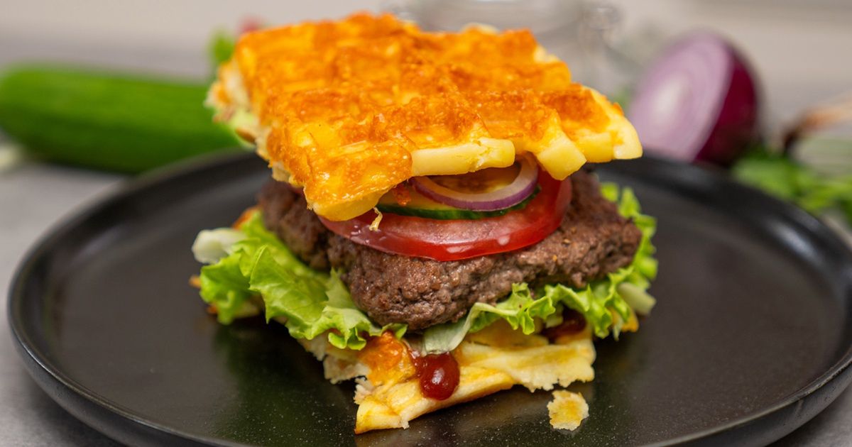 Zamiast bułek wybrałam gofry. Takie burger to strzał w dziesiątkę