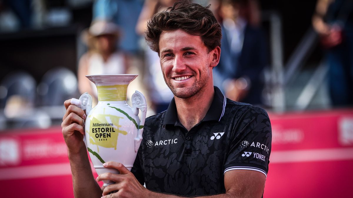 PAP/EPA / Rodrigo Antunes / Na zdjęciu: Casper Ruud, mistrz Millennium Estoril Open 2023
