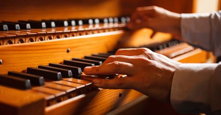Organista miał wysyłać dzieciom obsceniczne filmiki. Są nowe informacje