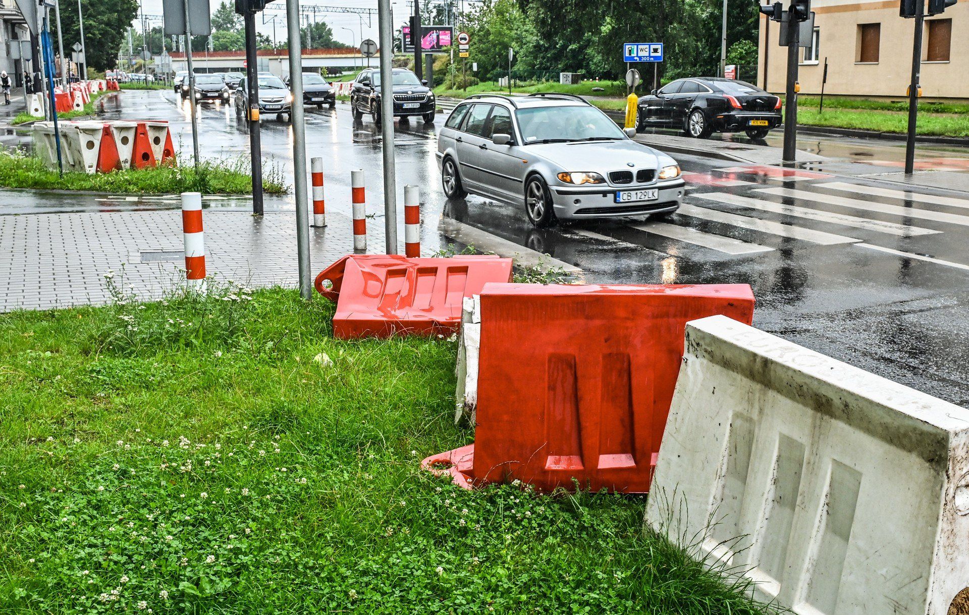 W środę rozpoczyna się naprawa uszkodzonej magistrali wodociągowej, która znajduje się bezpośrednio na skrzyżowaniu ulic Grunwaldzkiej i Kraszewskiego. Prace będą prowadzone na niewielkim odcinku, ale wpłyną znacząco na organizację ruchu w okolicy.