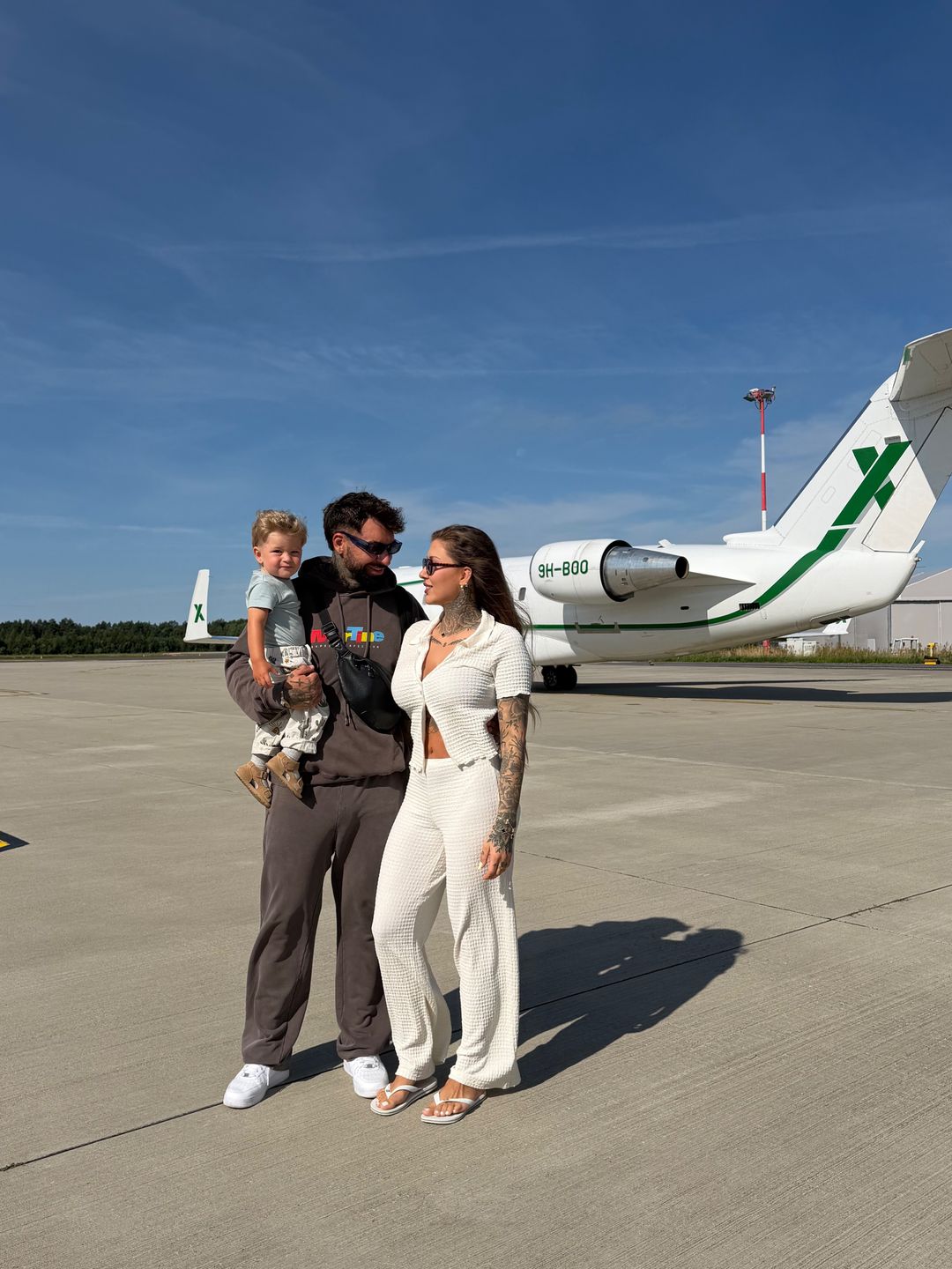 Deynn i Majewski lecą na wakacje prywatnym samolotem
