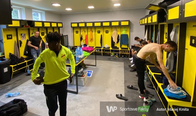 Na pierwszym planie Emmanuel Kumah