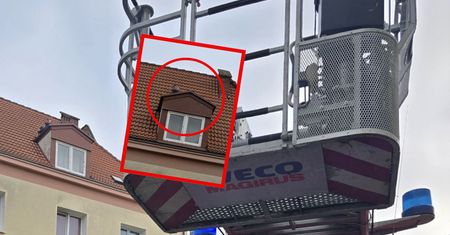 Uciekł na dach przed policją. Zaskakujące, co zrobił policjant
