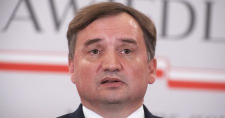 Miliardy z UE wstrzymane. Ziobro: Ostrzegaliśmy, mieliśmy rację