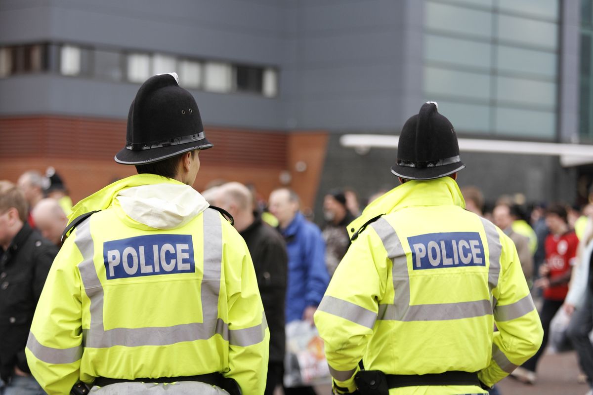 Brytyjscy policjanci podczas codziennego patrolu