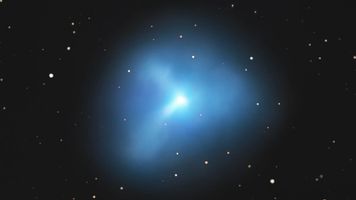 450P/LONEOS zmienia się w kometę. Kluczowe było spotkanie z Saturnem