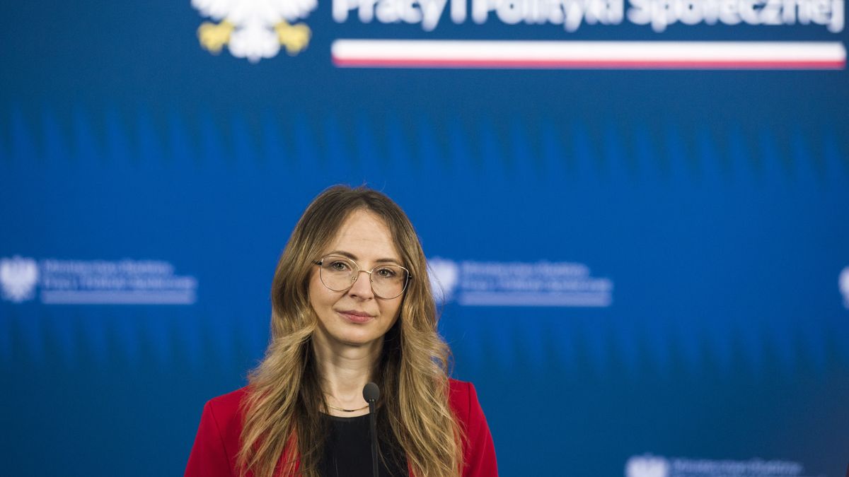 WARSAW, MASOVIAN VOIVODESHIP, POLAND - 2025/03/19: Minister Agnieszka Dziemianowicz-Bak speaks during a press conference at the Ministry of Family, Labor and Social Policy in Warsaw. A press conference was held on the entry into force of the act on extended leave for parents of premature babies. Since Wednesday, March 19, regulations have been put in force in Poland introducing additional maternity leave for parents of premature babies and children requiring hospitalization immediately after birth. (Photo by Attila Husejnow/SOPA Images/LightRocket via Getty Images)