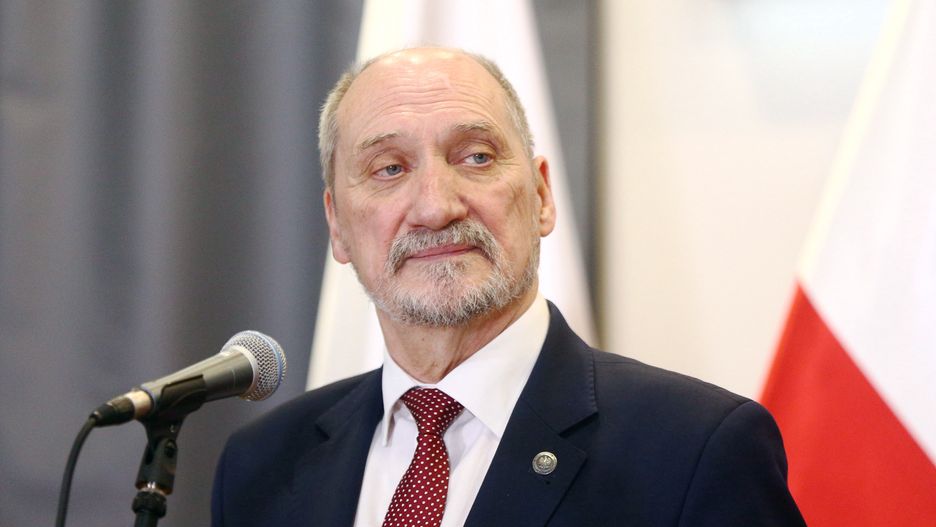 Trzech polityków składa pozew przeciwko Antoniemu Macierewiczowi
